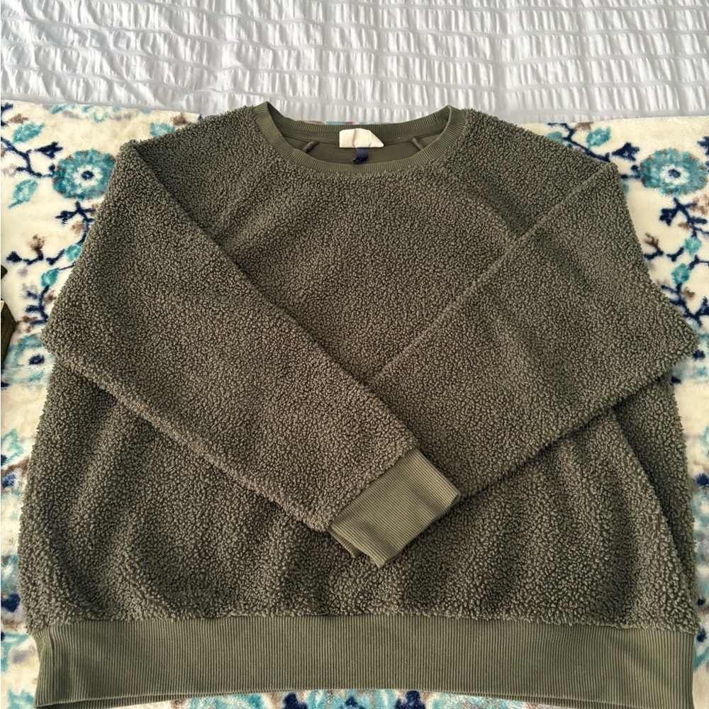 Universal Thread Green Crewneck Sweater